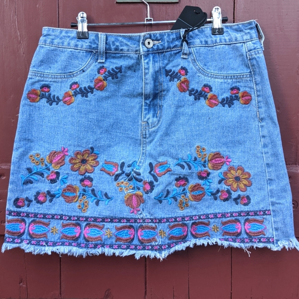 NWT Umgee Senorita Floral Embroidered Denim Miniskirt, Size Large